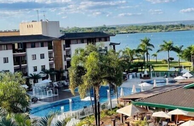 Life Resort - By the Lake, Ideal for Leisure/Work.