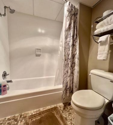 Lindell Motor Lodge - Downtown Cedar Falls Studio With Free Gated Parking!