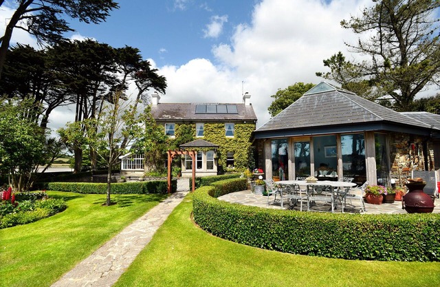 "Lisheen House", Coastal Waterfront 7 Bedrooms