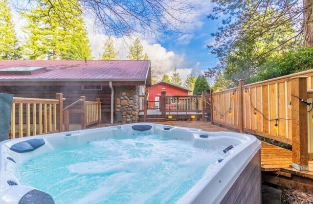 Little Bear's Bungalow; Log Cabin w/Mountain views