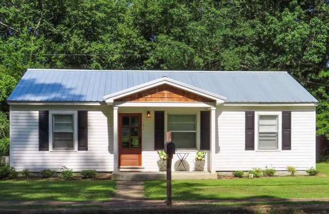 Little Cedar Cottage close to everything