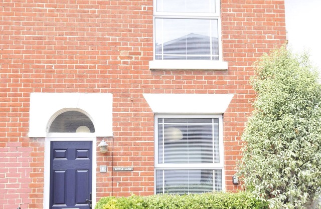 Little Lane is a charming, recently refurbished 2 bedroom cottage sleeping 4