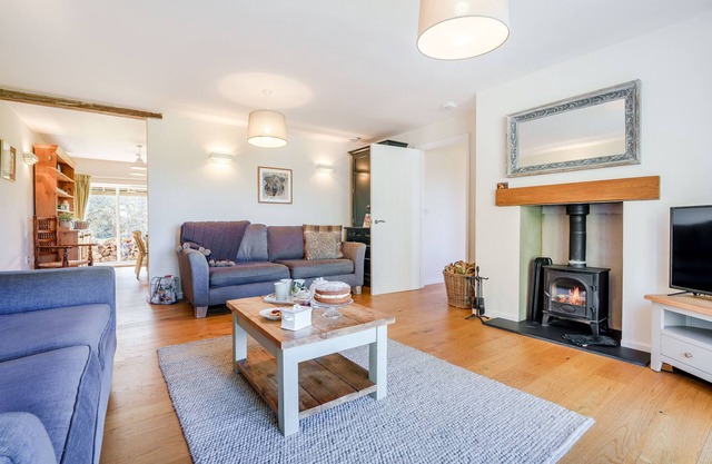 Little Orchard - Three Bedroom House, Sleeps 6