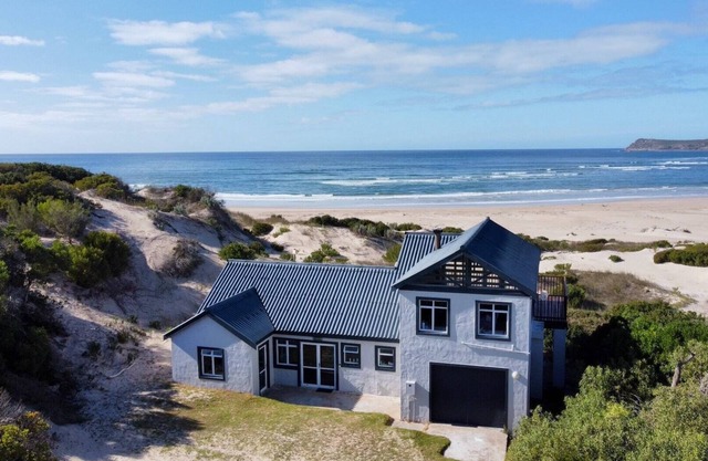 Little Paradise - Unique Beach House on the Indian Ocean with Stunning Views