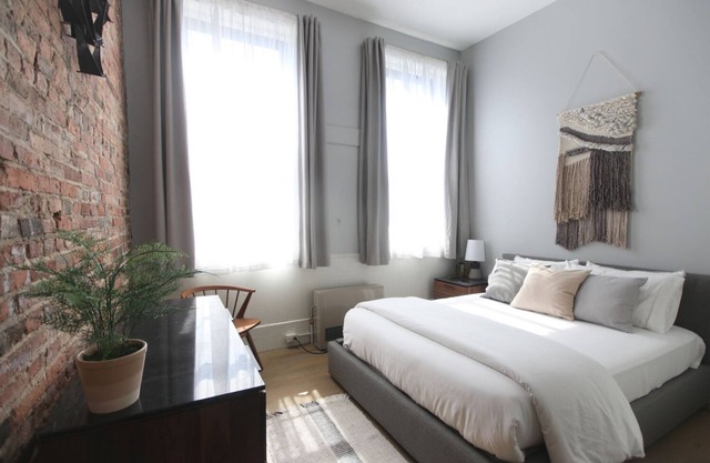 LIVE LIKE A LOCAL/HIP & HISTORIC OLD PORT CHARM
