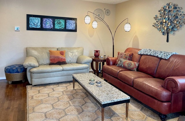 Live+Play+Work in Midtown Bend - Pet-Friendly!