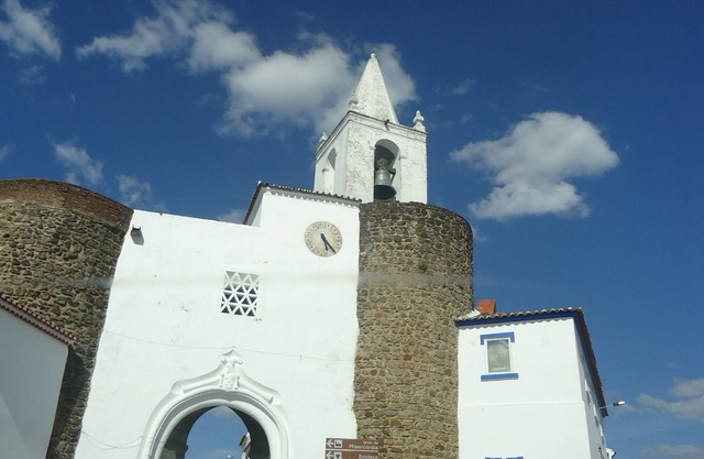 LIVING IN A MEDIEVAL CASTLE BY ÉVORA- LONG TERM RENTING