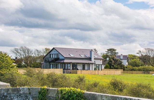 Llynfor - sleeps 10 guests in 5 bedrooms