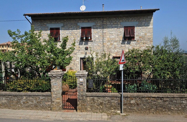 Lovely apartment for 6 people with WIFI, terrace and parking, close to Greve In Chianti