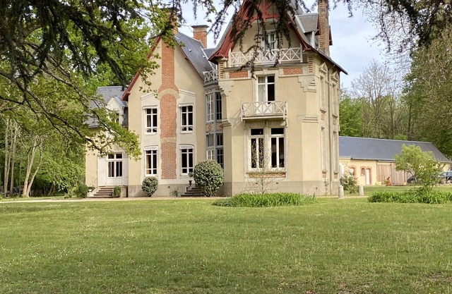 Location domaine de la Coudraie Château and its annex Sarthe (72560) France