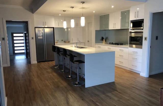 Location, Location! Huge beachside house, 5 min walk to coffee shop and town!
