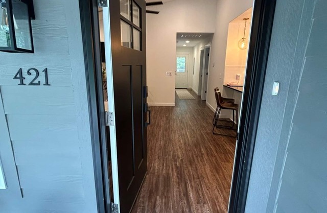 Location perfect, privacy vibe, parking free, walk to DT in 5, and dogs welcome