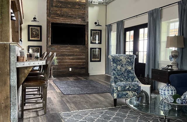 Loft above Beautiful Horse Barn on Bourbon Trail