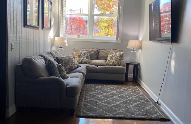 Loft in the Heart of Downtown: Steps Away from Restaurants, Bars & the Stadium