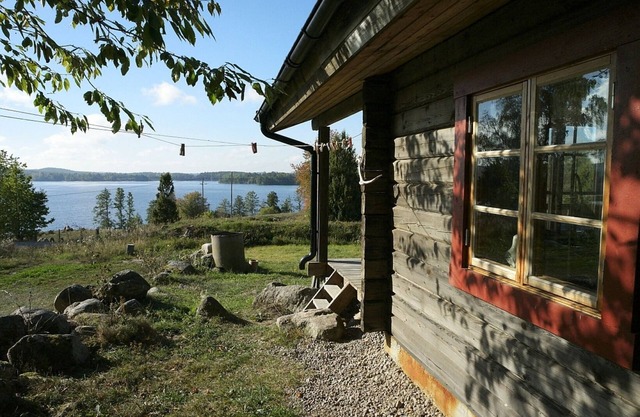 Log cabin close to nature with a fantastic lake view