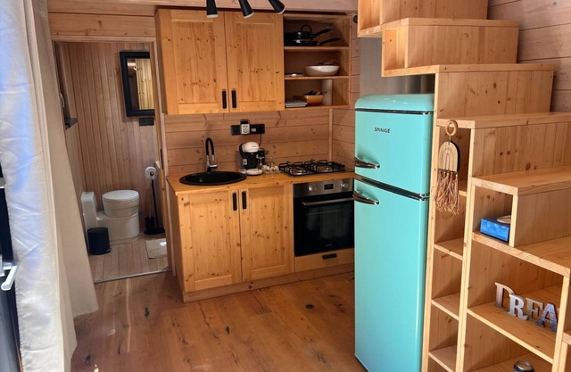 Log Cabin-Deluxe-Ensuite with Shower-Countryside view