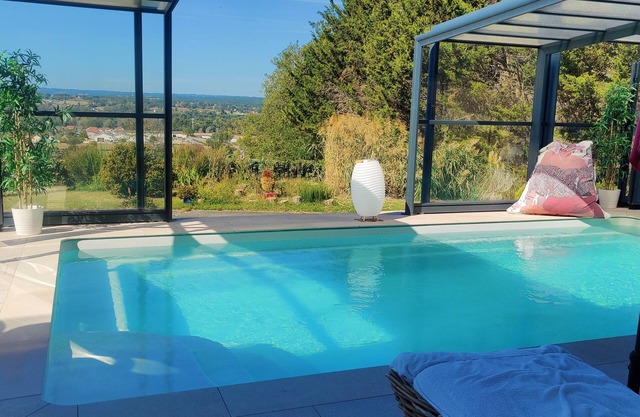 Logement Avec Piscine Couverte Chauffée et spa Privatifs, vue Panoramique
