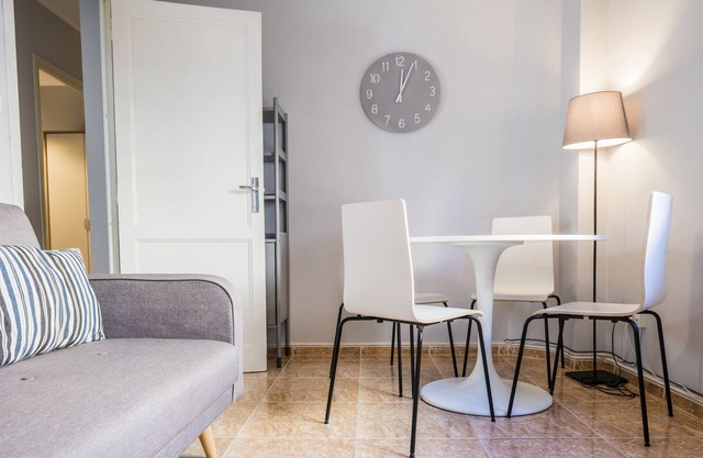 LOIRA LA VIA: Charm in Residential Area
