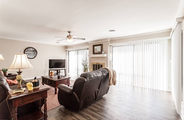 Long-term stays 2br Germantown