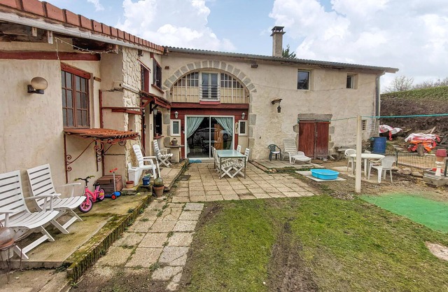 Look forward to an unforgettable vacation in a quiet environment in this vacation home.