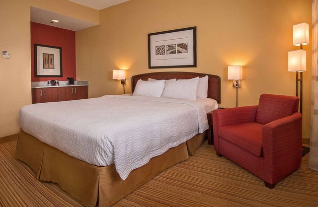 Look No Further! One Bedroom Suite, Pets Welcome, Close to Herndon Hills Farm