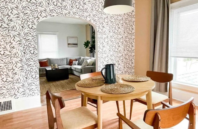 Lorain - 2Bed1Bath Central AC, PET friendly