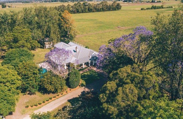 Lorn Rose Farm - 10 Acre Flower Farm with Swimming Pool + Firepit