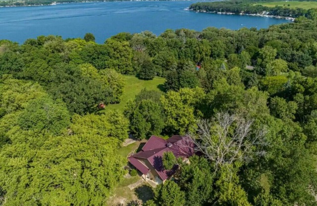 Lost in Boji Cottage off West Lake Okoboji