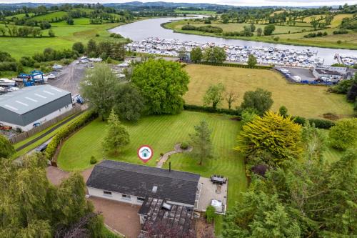 Loughside Lodge - Fermanagh 5 bed waterside bungalow