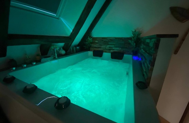 Love Room with Jacuzzi in the city center