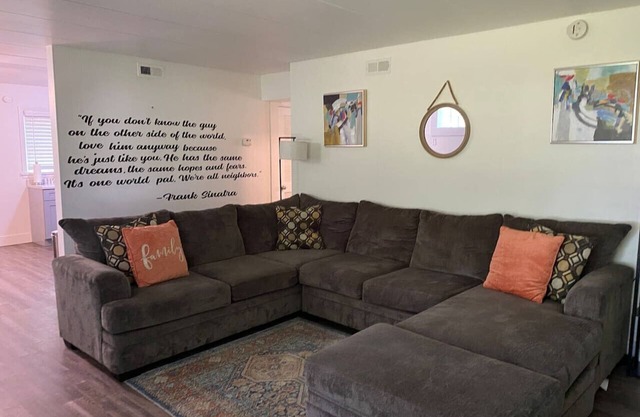 Lovely 1 bed room apartment, all to yourself.