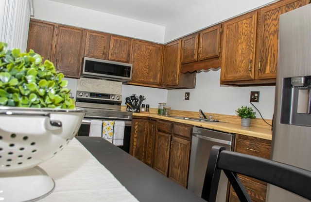 Lovely 2 bedroom! Close to All in a 4Plex