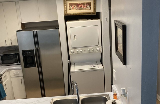 lOVELY 2BD/1BATH WITH INDOOR FIREPLACE NEAR FSU 5 MIN FROM FAMU