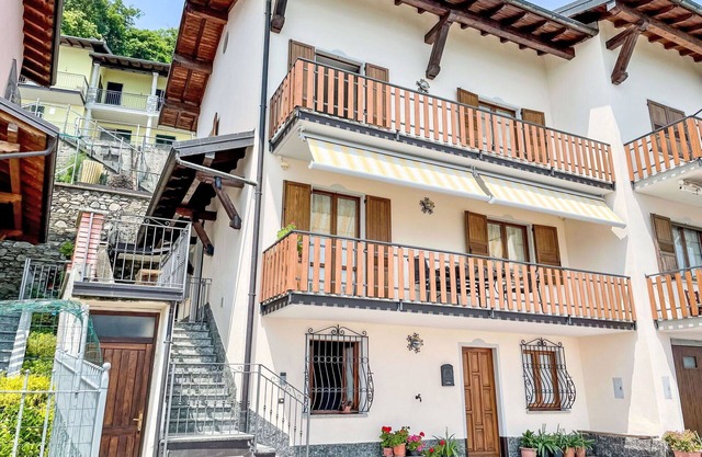 Lovely apartment for 6 people with WIFI, A/C, TV, terrace, pets allowed, panoramic view and park.