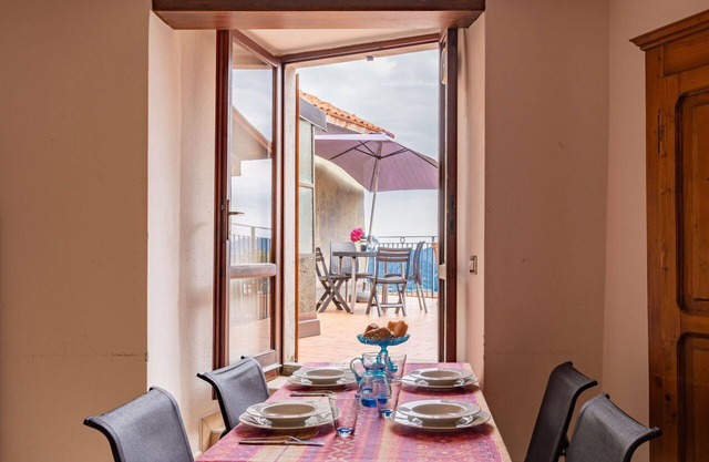 Lovely apartment for 5 guests with TV, terrace, pets allowed and parking