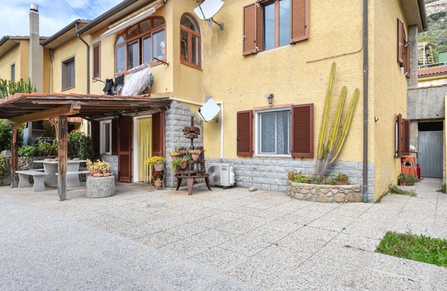 Lovely apartment for 6 guests with A/C, WIFI, TV, terrace, pets allowed and parking