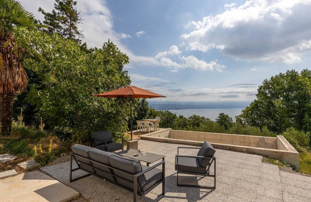 Lovely apartment in Opric-Lovran with WiFi