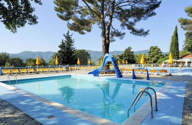 Lovely apartment in villa for 5 people with A/C, pool, WIFI, TV, patio, pets allowed and parking