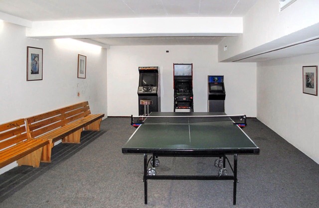 Lovely apartment in villa for 4 guests with pool, TV, terrace, pets allowed and parking