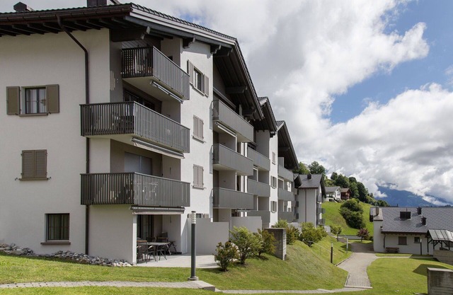 Lovely apartment with pool, WIFI, TV, patio, pets allowed, panoramic view and parking