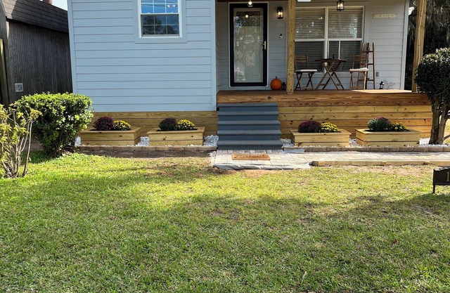“Lovely” Bungalow near downtown Quincy!