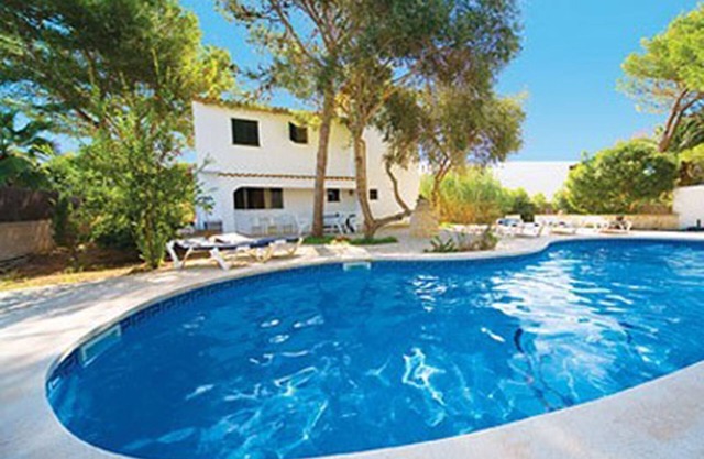 Lovely holiday villa. Pool and beach