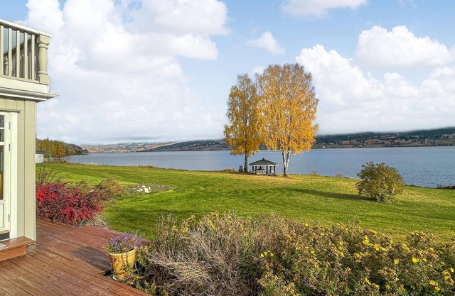 Lovely home in Bjoneroa with WiFi