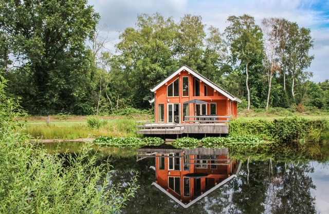 Lovely home in HEEL with WiFi