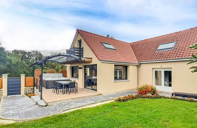 Lovely home in Ledinghem with kitchen