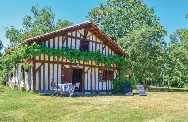Lovely home in Vert with WiFi