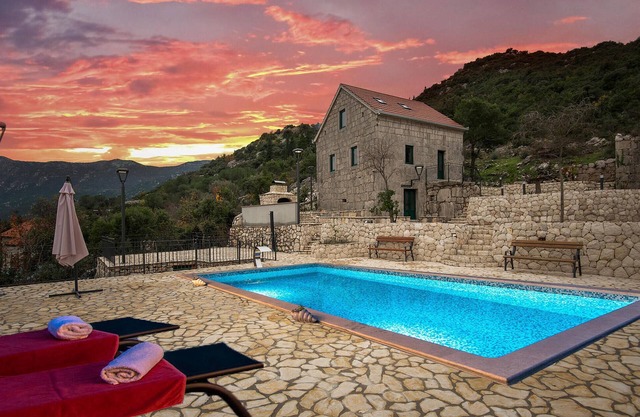 Lovely home in Vrgorac with WiFi