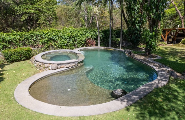 Lovely home plenty of space, great for celebrations, parties, pet friendly.