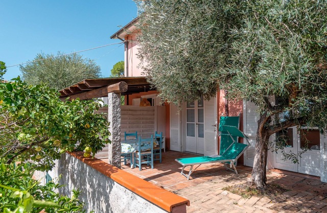 Lovely location in family cottage 350m sea Pomonte