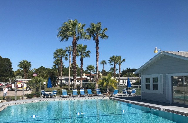 Lovely One Bedroom, Two Bathroom Condo with Pool